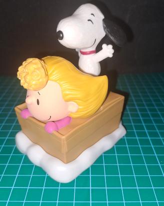 Snoopy e Charlie Brown Happy Meal 2015