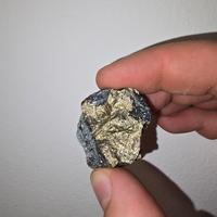 pietra preziosa forse in oro 