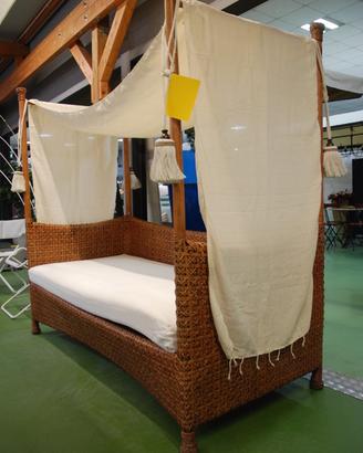 Divano letto con baldacchino