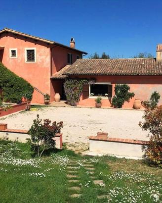 Rustico / Casale di 400 m² con più di 5 locali a M
