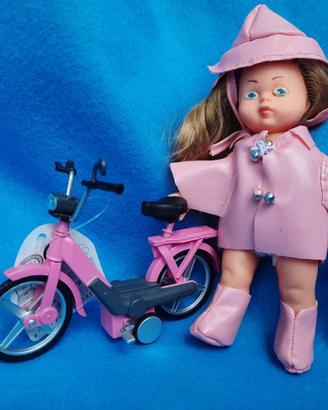 Bambola IC mini tini formaggina in rosa scooter