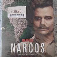 cofanetto Narcos Netflix 4 DVD e James bond 2 DVD 