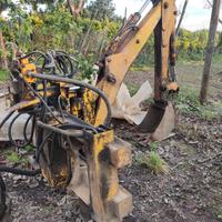 Retroescavatore per trattore