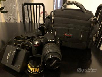 Macchina fotografica reflexNikon d 5100 + custodia