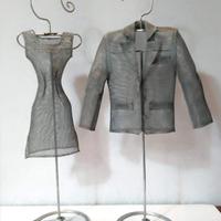 Mini manichini vintage in rete metallica saldata .