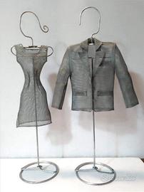 Mini manichini vintage in rete metallica saldata .