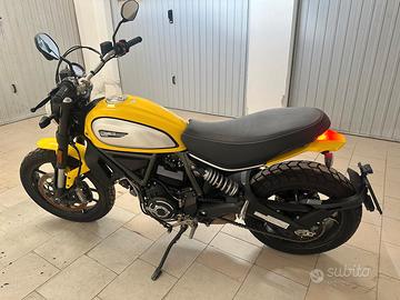 Ducati  scrambler icon gialla  900 km  TRATTABILE 