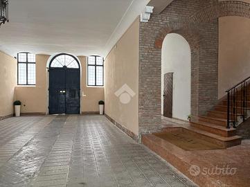 2 LOCALI A FERRARA