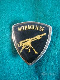 Distintivi militari: MITRAGLIERE