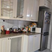 cucina usata bianca /panna una parte in vetrata