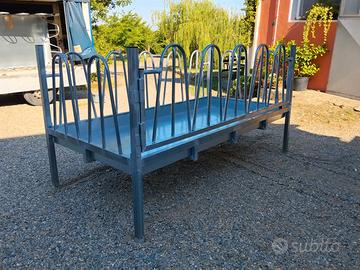 Fence , capannina porta balloni per cavalli