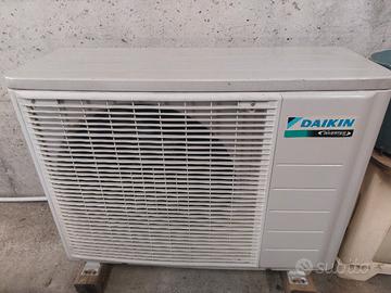 climatizzatore  Daikin   inverter macchina  estern