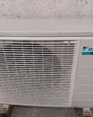 climatizzatore  Daikin   inverter macchina  estern