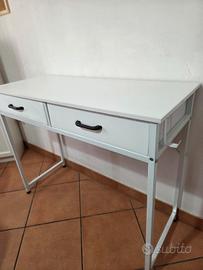Scrivania bianca con 2 cassetti – come nuova