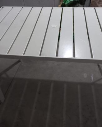 Tavolo rettangolare, 4 sedie e tavolino