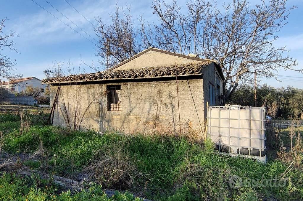 Terreno di 13800 m² a Monteodorisio - Altro