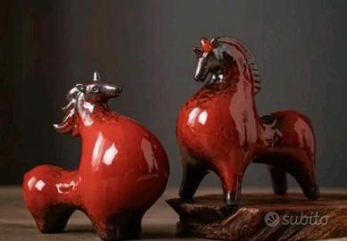 statuette cavalli stilizzati in ceramica set 2 pz 