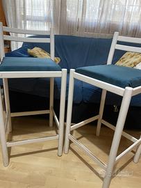 Sgabelli bianchi alti