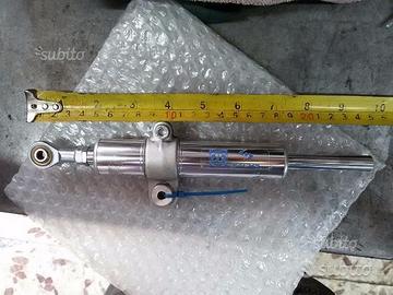 Ammortizzatore di sterzo