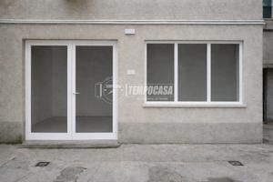 Magazzino a Milano Via tolmezzo 5 locali