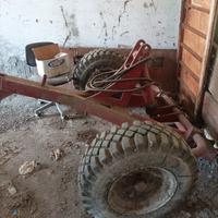 Sollevatore attrezzi agricoli