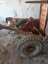 Sollevatore attrezzi agricoli