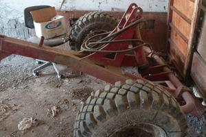 Sollevatore attrezzi agricoli