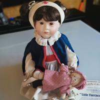 bambola porcellana infermiera Little Florence Nigh