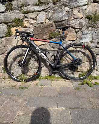 Bici da corsa Cube cambio elettronico