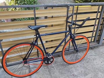 bicicletta a scatto fisso 