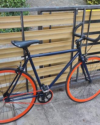 bicicletta a scatto fisso 