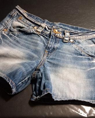 Pantaloni corti in jeans della Benetton