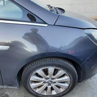 OPEL ZAFIRA 2012 - PARAFANGO DESTRO