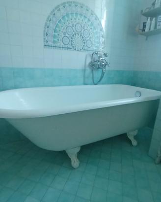Vasca da bagno vintage in ghisa