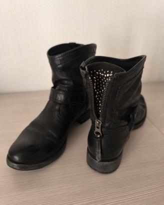 stivaletto nero giardini