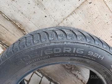 gomme Nokian 205 60 r16