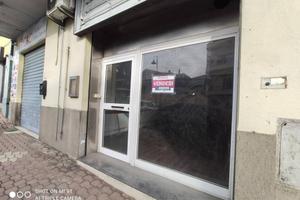 LOCALE COMMERCIALE A LARIANO.