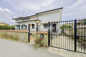 VILLA BIFAMILIARE AD ANGUILLARA SABAZIA