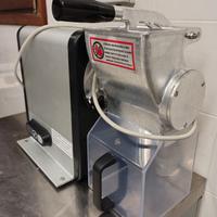 Grattugia per formaggio, mandorle professionale.