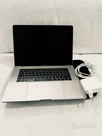 MacBook Pro 15” 2017 i7 16GB