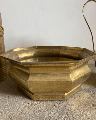Sottovaso in ottone d’orato
