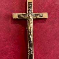 Crocifisso Antico Ottone e Ebano Memento Mori