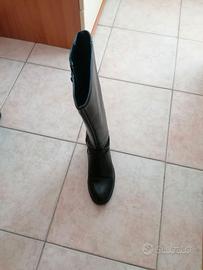 Stivali neri misura 35 marca nero giardini nuovi