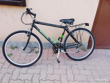 bicicletta Mountain bike