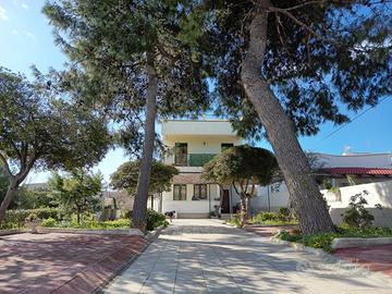 Villa a san vito fronte mare cod.a002