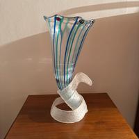 Vaso Scultura a forma di cornucopia beneaugurante