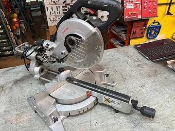 Troncatrice -sega circolare con guide