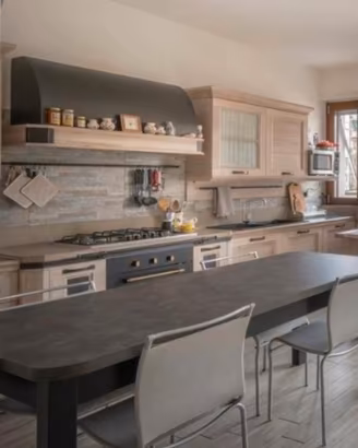 Cucina lineare scomponibile ante in legno pieno