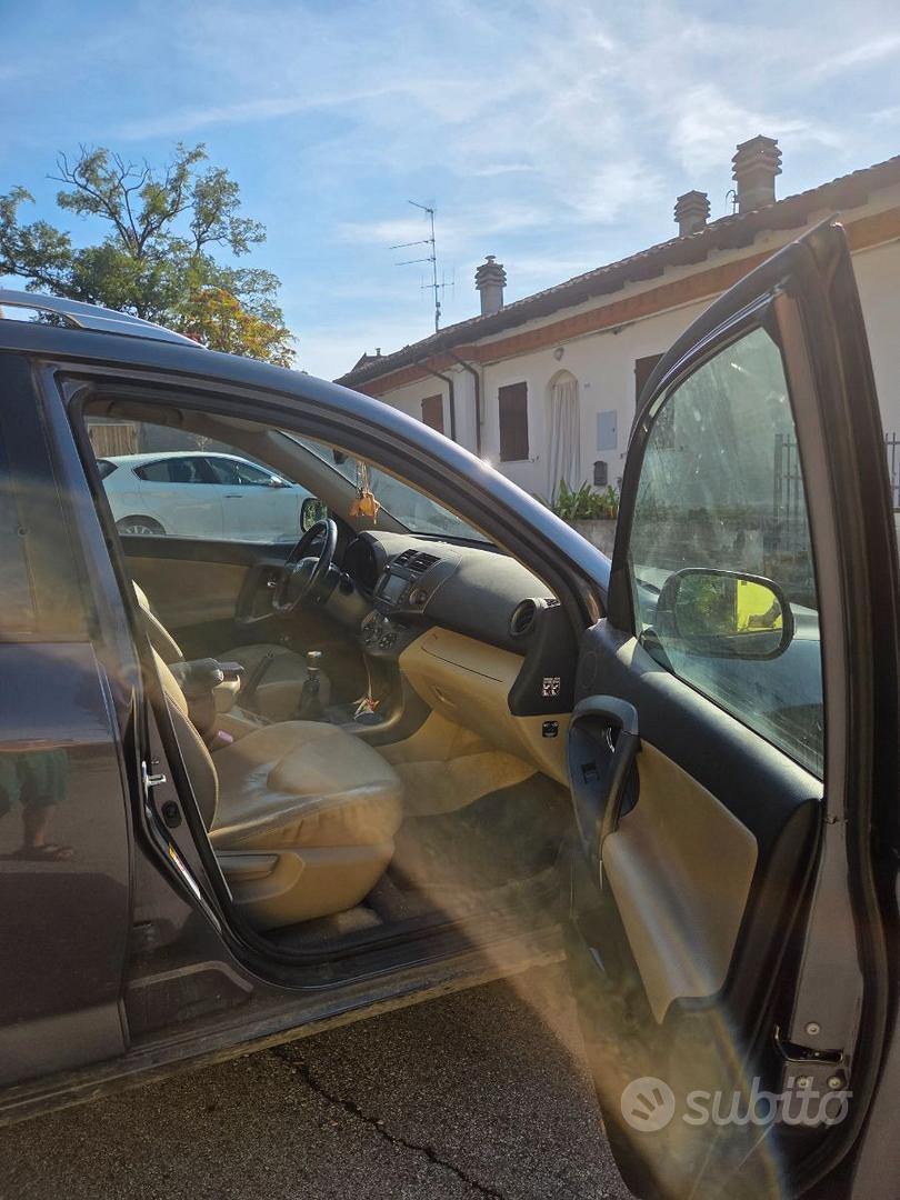 Toyota Rav4 2010 photo 4