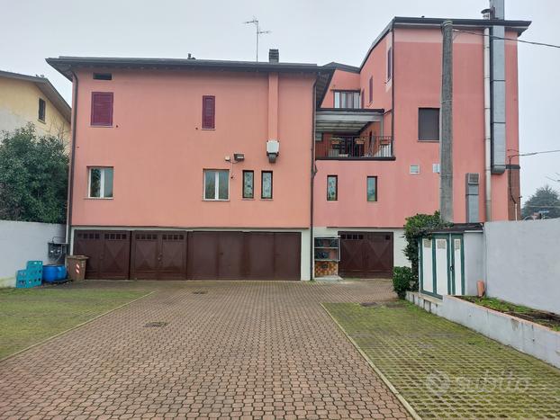 Palazzina con 7 appartamenti e ristorante/pizzeria